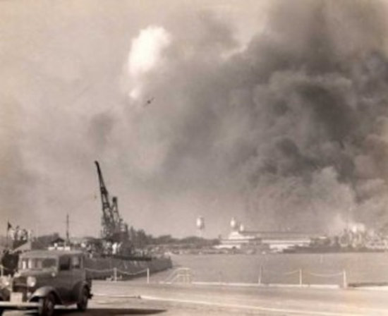 Zeldzame foto van de aanval op Pearl Harbor