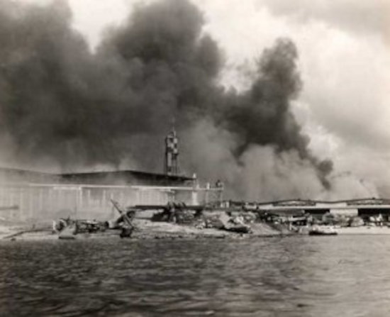 Zeldzame foto van de aanval op Pearl Harbor