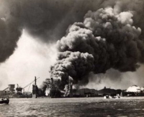 Zeldzame foto van de aanval op Pearl Harbor